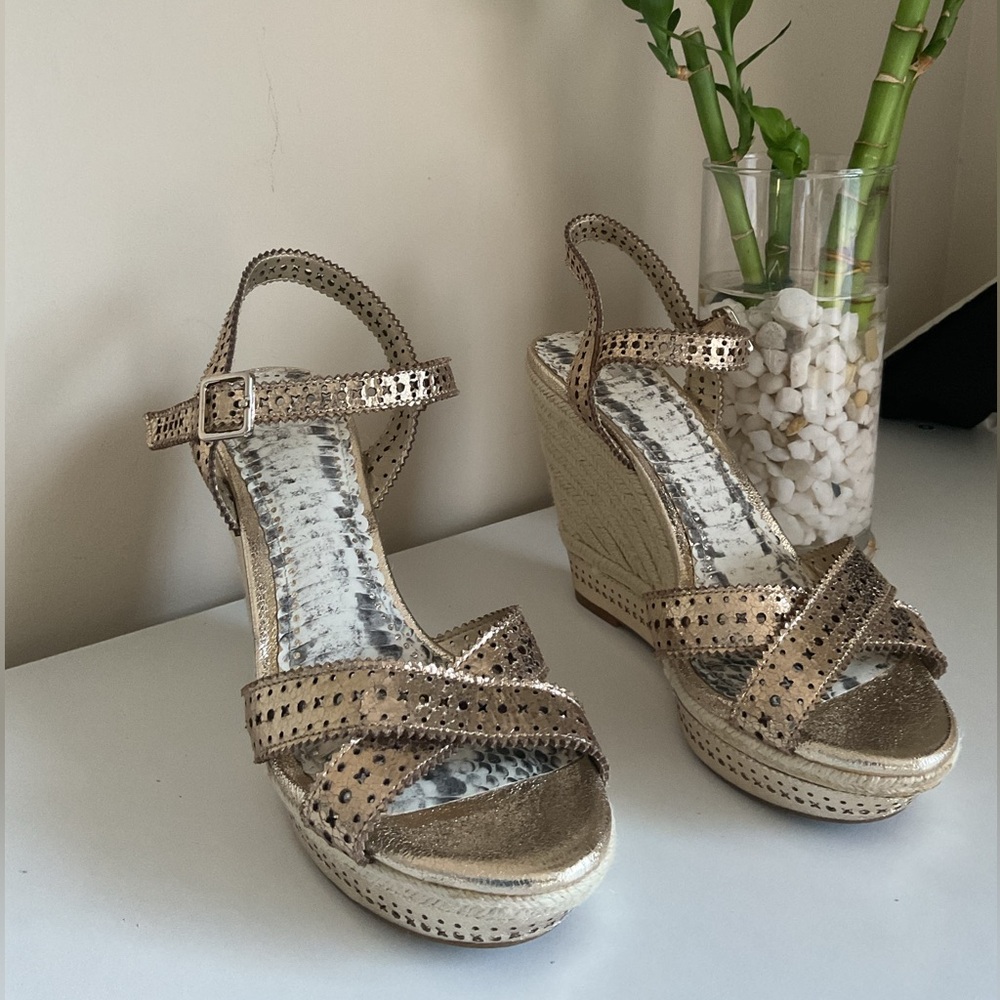 Gianni Bini Gold Metallic Espadrille Platform Wedge Sandals Size 8 - Picture 4 of 13